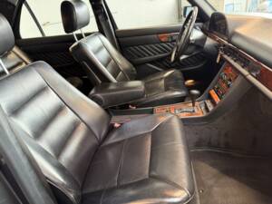 Bild 18/46 von Mercedes-Benz 300 SE (1990)