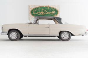 Bild 4/44 von Mercedes-Benz 220 SE b (1964)