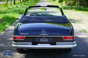 Image 49/52 of Mercedes-Benz 220 SE b (1963)
