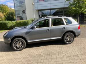 Bild 12/13 von Porsche Cayenne 3.2 V6 (2004)
