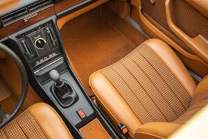 Afbeelding 30/75 van Mercedes-Benz 280 SE (1976)