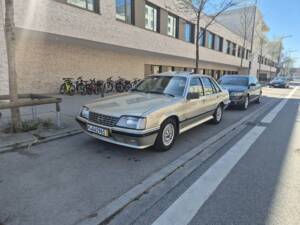 Bild 4/8 von Opel Senator 3,0i (1986)