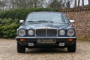 Image 22/50 of Jaguar XJ 12 (1987)
