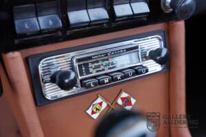 Image 31/50 de Ferrari 330 GT 2+2 (1965)