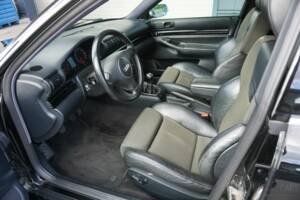 Image 29/41 of Audi RS4 Avant (2000)