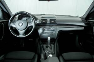 Image 7/50 of BMW 125i (2008)
