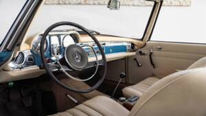 Image 22/33 of Mercedes-Benz 230 SL (1966)