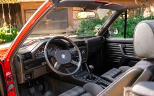 Immagine 18/33 di BMW 318i (1991)