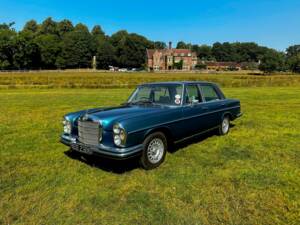 Image 2/57 de Mercedes-Benz 280 SE 3,5 (1972)