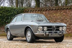 Image 15/50 de Alfa Romeo Giulia GT 1300 Junior (1972)