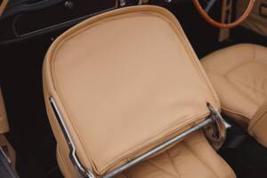 Image 93/99 of Aston Martin DB 6 Volante (1968)