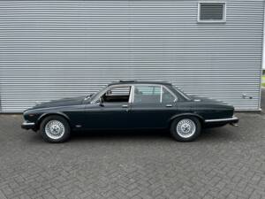 Image 6/8 of Jaguar XJ 12 (1991)