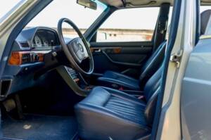 Image 45/100 of Mercedes-Benz 500 SEL (1983)