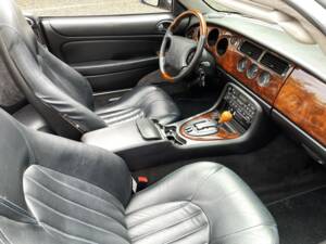 Afbeelding 5/8 van Jaguar XK8 4.0 (1998)