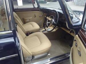 Image 3/28 of Rover 3.5 Litre Coupe (1973)