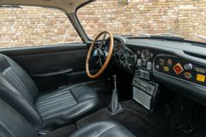 Image 13/50 de Aston Martin DB 5 Vantage (1965)