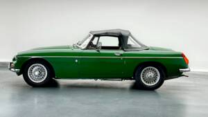 Image 2/14 of MG MGB (1976)