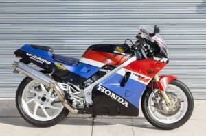 Bild 1/47 von Honda VFR 400 R (1988)