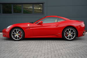 Image 24/50 of Ferrari California (2010)
