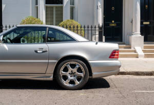 Image 13/33 of Mercedes-Benz SL 600 (2002)