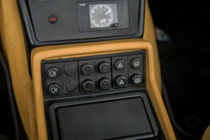 Immagine 33/50 di Alfa Romeo 2.0 Spider (1991)
