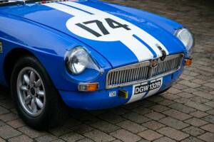 Image 8/45 of MG MGB GT (1964)