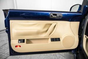Image 34/50 de Volkswagen New Beetle 1.6 (2004)