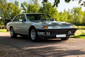 Image 18/32 of Ferrari 400 GT (1977)