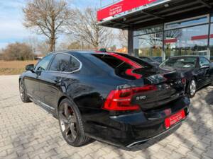 Bild 3/27 von Volvo S90 T8 (2018)