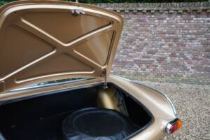 Image 23/50 of Volvo 1800 E (1972)