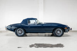 Image 4/36 of Jaguar E-Type (1969)