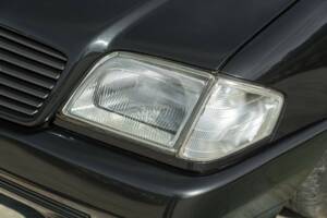 Image 11/50 of Mercedes-Benz 300 SL (1990)