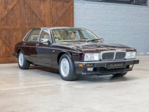 Image 1/30 of Jaguar XJ12 6.0 (1994)