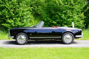 Image 6/10 of Alfa Romeo Giulia 1600 Spider (1962)