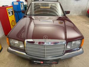 Image 4/18 of Mercedes-Benz 500 SE (1985)