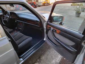 Image 19/30 of Mercedes-Benz 500 SEL (1985)