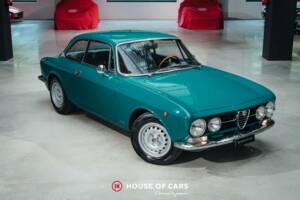 Image 4/25 of Alfa Romeo 1750 GT Veloce (1970)