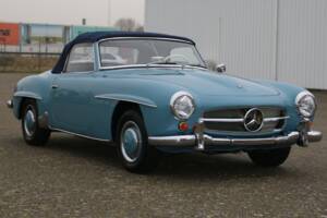 Image 2/68 of Mercedes-Benz 190 SL (1961)