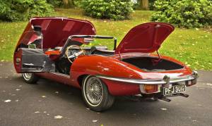 Image 15/50 of Jaguar E-Type (1969)