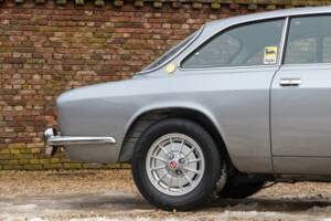 Image 31/50 de Alfa Romeo Giulia GT 1300 Junior (1972)