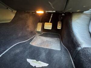 Image 30/40 of Aston Martin V12 Vanquish (2002)