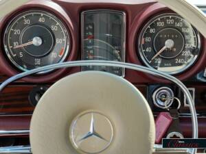 Image 11/29 de Mercedes-Benz 280 SE 3,5 (1971)