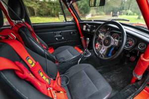 Image 2/10 of MG MGC GT (1969)