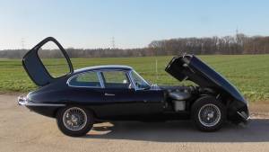 Image 33/50 of Jaguar E-Type (1967)
