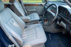 Bild 6/7 von Mercedes-Benz 230 TE (1990)