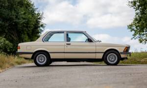Image 2/48 of BMW 320/6 (1980)