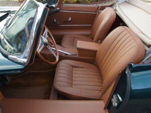 Image 30/50 de Jaguar Type E 4.2 (1967)