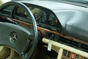 Bild 25/50 von Mercedes-Benz 500 SEL (1983)