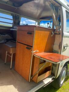Image 7/9 of Volkswagen T2a Westfalia (1971)