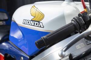 Bild 28/50 von Honda VFR 750R RC 30 (1989)